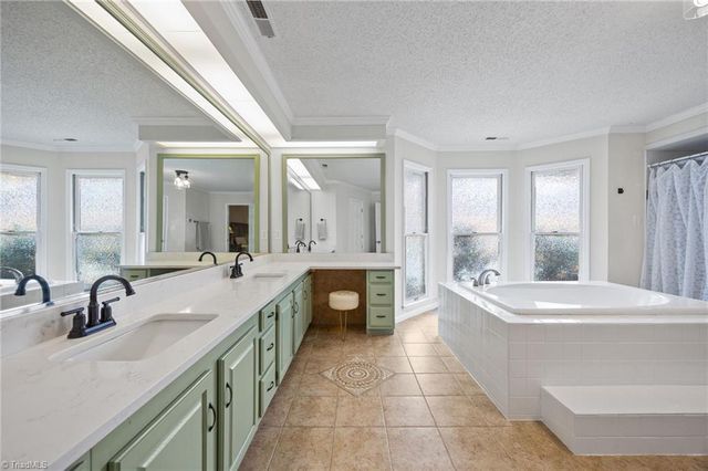 6295 Selwyck Lane, Kernersville, NC 27284