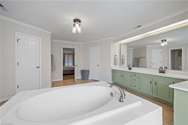 6295 Selwyck Lane, Kernersville, NC 27284