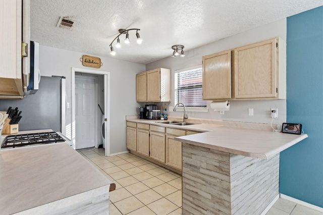 1815 TIERRA DEL OSO Drive NW, Albuquerque, NM 87120