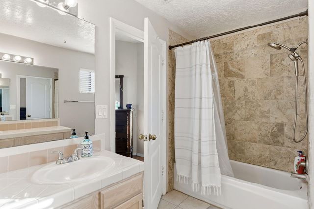 1815 TIERRA DEL OSO Drive NW, Albuquerque, NM 87120