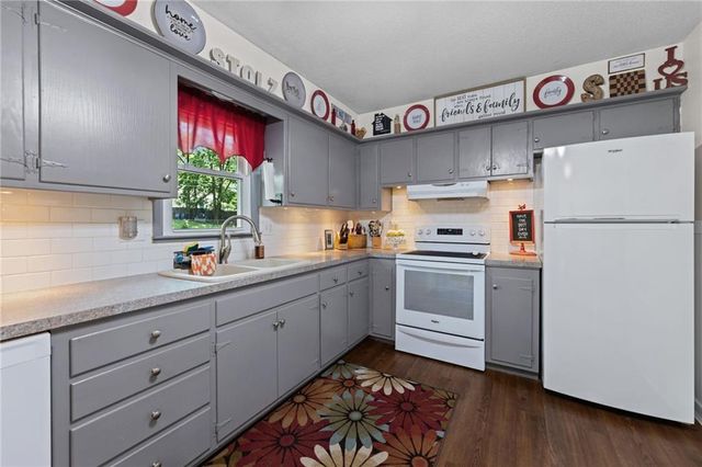 14113 W 92ND Terrace, Lenexa, KS 66215