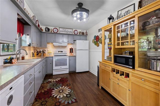 14113 W 92ND Terrace, Lenexa, KS 66215