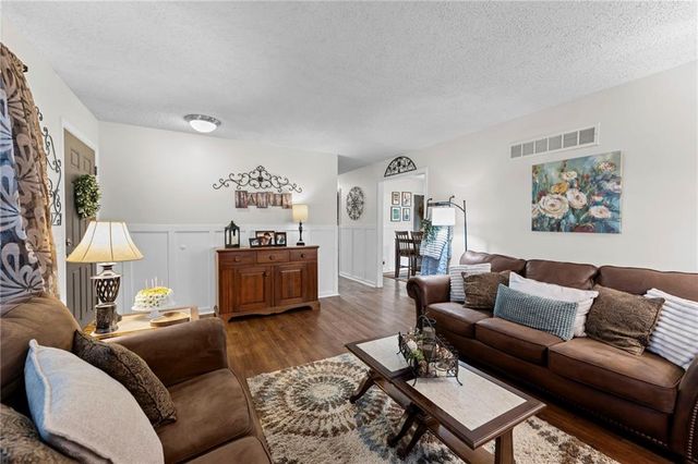14113 W 92ND Terrace, Lenexa, KS 66215