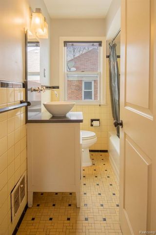 515 Farmdale Street, Ferndale, MI 48220