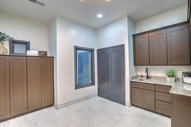 9900 Eagle Rock Avenue NE, Albuquerque, NM 87122