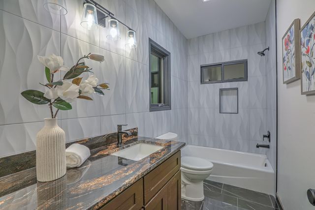 9900 Eagle Rock Avenue NE, Albuquerque, NM 87122