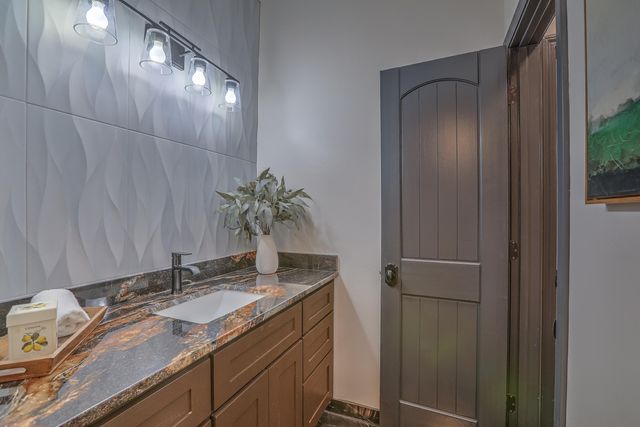 9900 Eagle Rock Avenue NE, Albuquerque, NM 87122