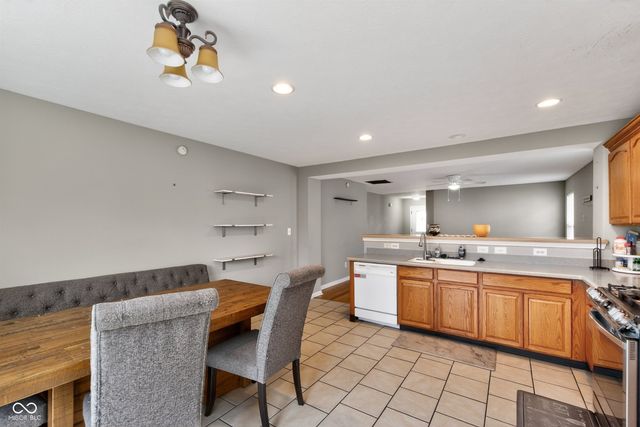 8174 Sydney Lane, Avon, IN 46123