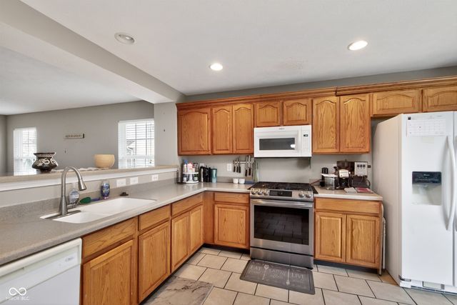 8174 Sydney Lane, Avon, IN 46123