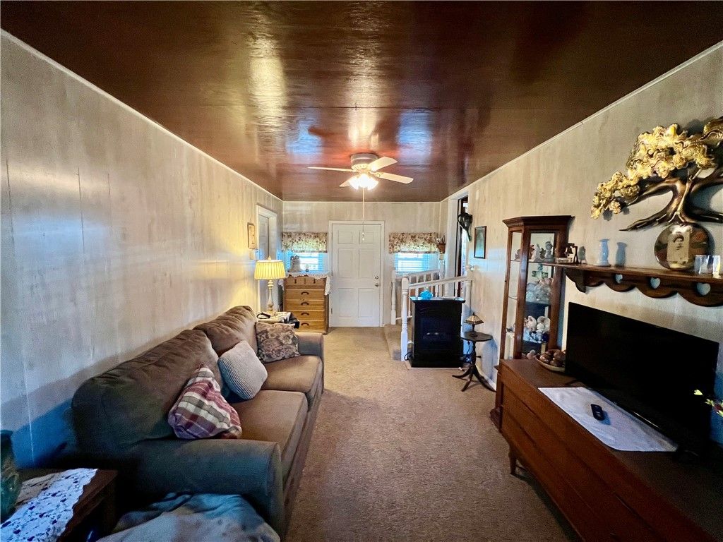 Image 10 of property listing at 829 S Cascade St, New Castle, PA 16101
