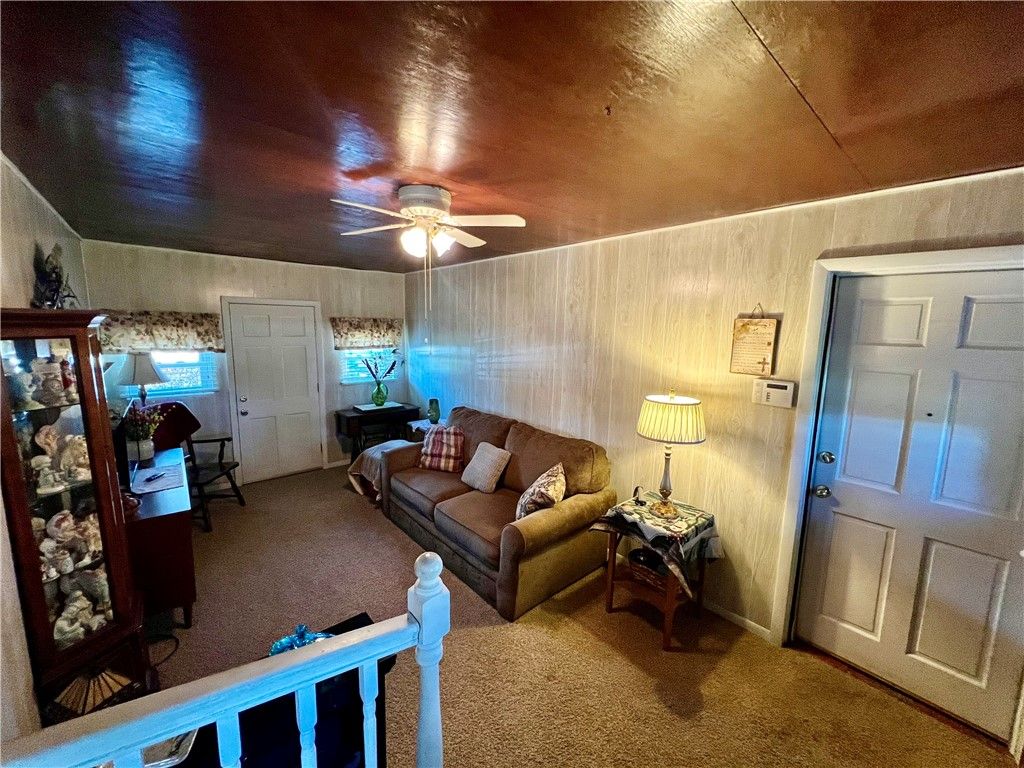 Image 11 of property listing at 829 S Cascade St, New Castle, PA 16101