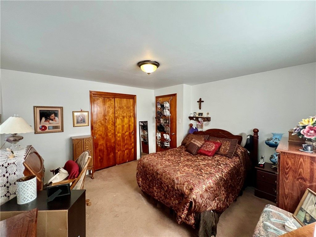 Image 12 of property listing at 829 S Cascade St, New Castle, PA 16101