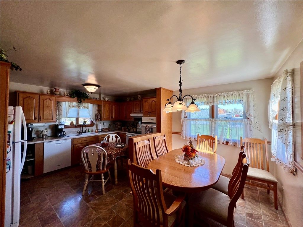 Image 6 of property listing at 829 S Cascade St, New Castle, PA 16101