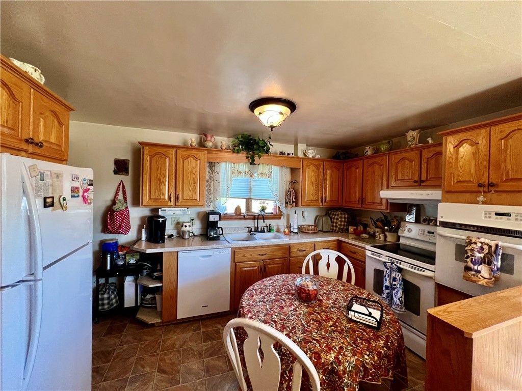 Image 8 of property listing at 829 S Cascade St, New Castle, PA 16101
