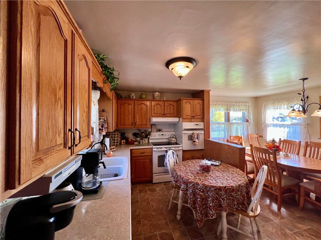 Image 9 of property listing at 829 S Cascade St, New Castle, PA 16101