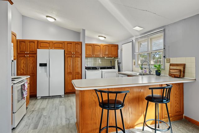 3216 Canterbury Dr, Salina, KS 67401