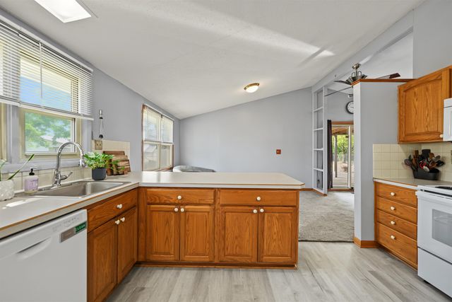 3216 Canterbury Dr, Salina, KS 67401