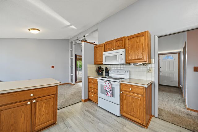 3216 Canterbury Dr, Salina, KS 67401