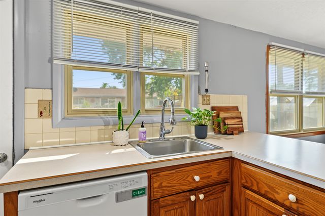3216 Canterbury Dr, Salina, KS 67401