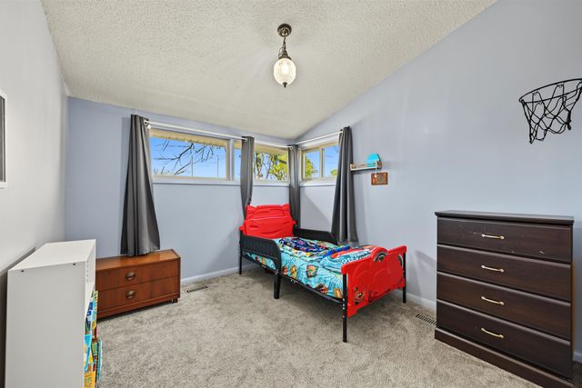 3216 Canterbury Dr, Salina, KS 67401