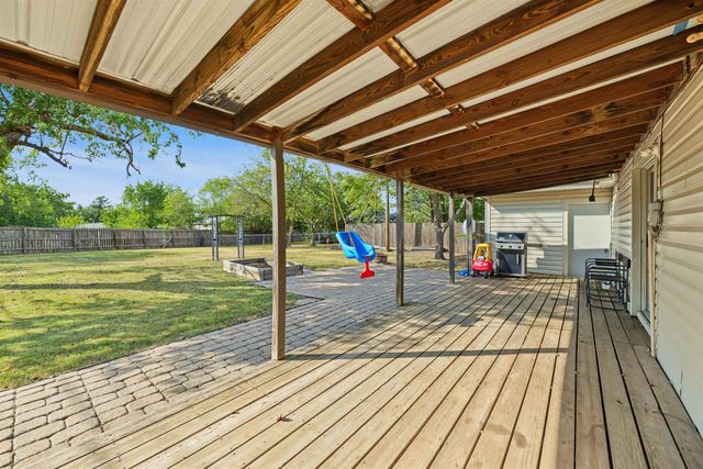 3216 Canterbury Dr, Salina, KS 67401