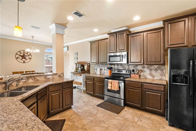 321 Pacific Dr, Portland, TX 78374