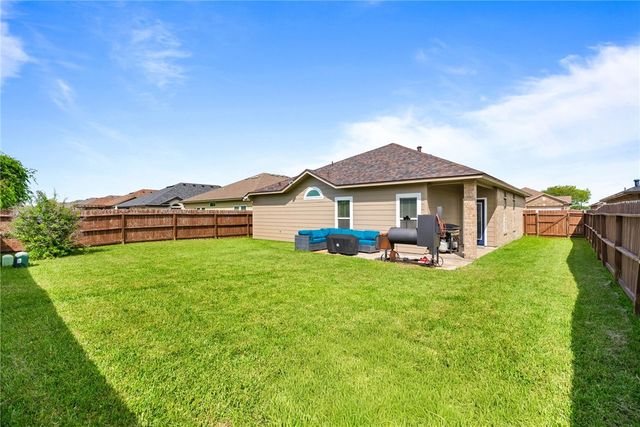 321 Pacific Dr, Portland, TX 78374