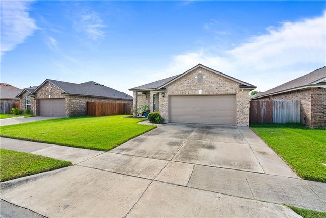 321 Pacific Dr, Portland, TX 78374