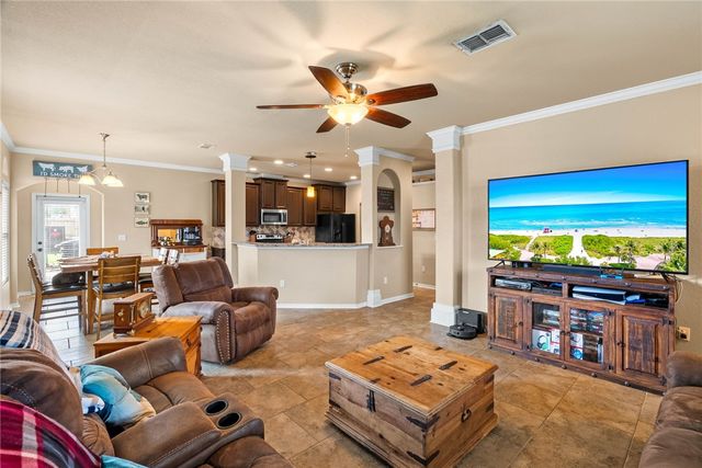 321 Pacific Dr, Portland, TX 78374