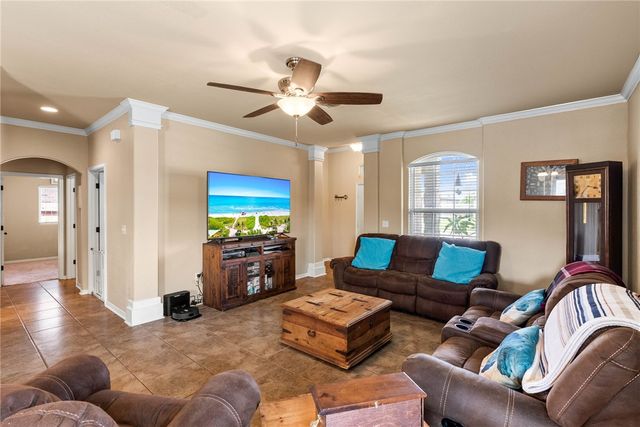 321 Pacific Dr, Portland, TX 78374