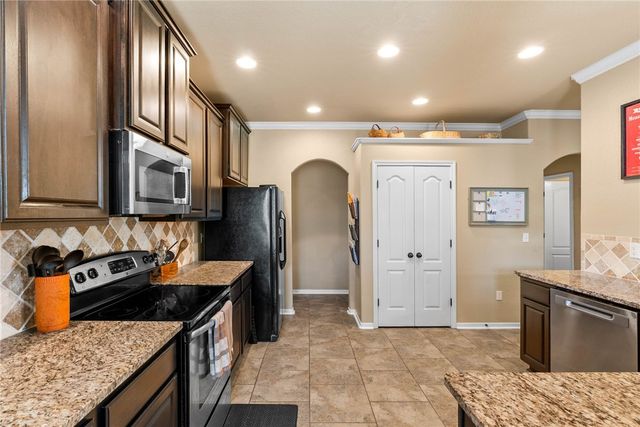 321 Pacific Dr, Portland, TX 78374