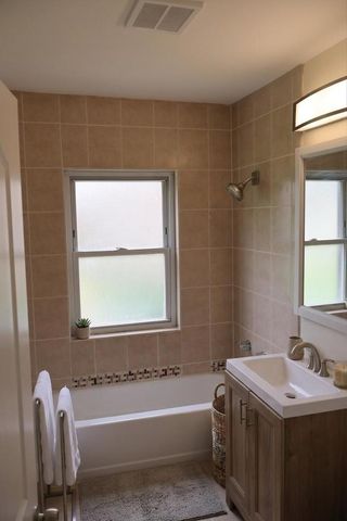 1747 W 95th Place 1, Chicago, IL 60643