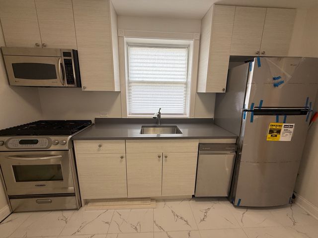 1747 W 95th Place 1, Chicago, IL 60643