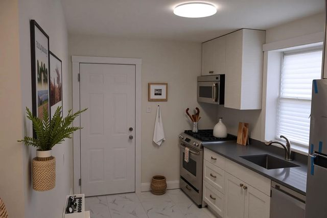 1747 W 95th Place 1, Chicago, IL 60643