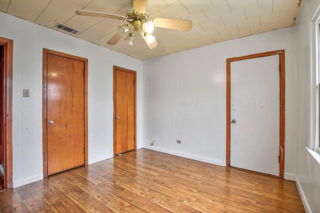 921 W 5th ST, Taylor, TX 76574