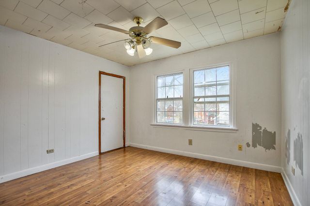 921 W 5th ST, Taylor, TX 76574
