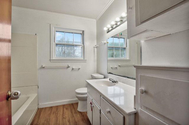 921 W 5th ST, Taylor, TX 76574