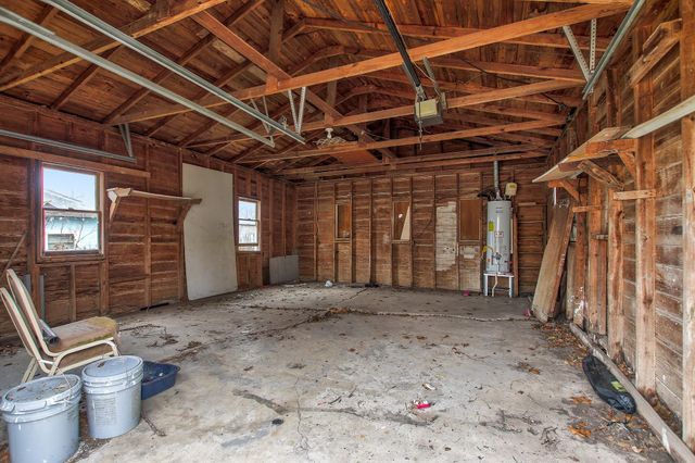921 W 5th ST, Taylor, TX 76574