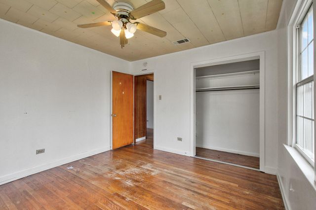 921 W 5th ST, Taylor, TX 76574