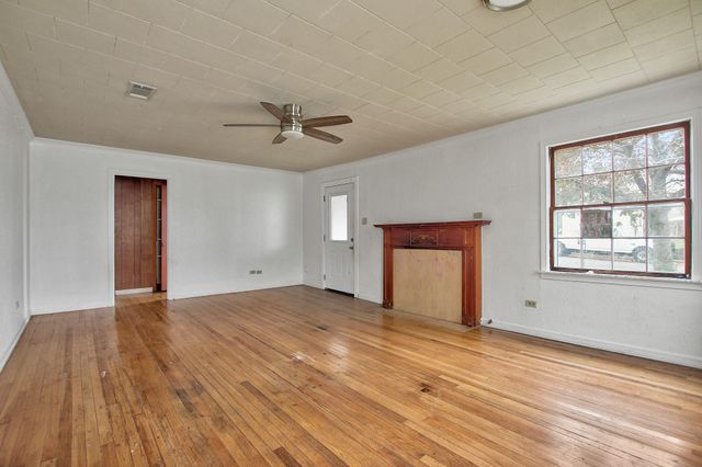 921 W 5th ST, Taylor, TX 76574