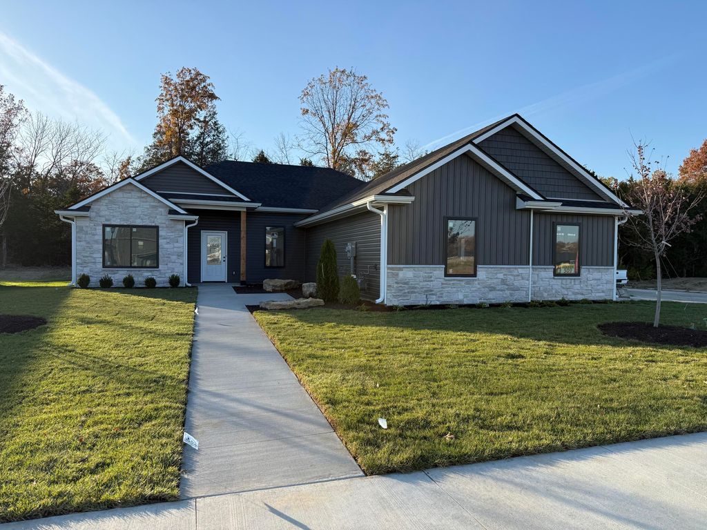 5905 HARVEST LEAF DR, Columbia, MO 65202