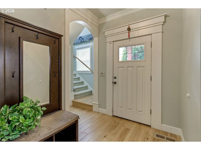 9130 N SENECA St, Portland, OR 97203