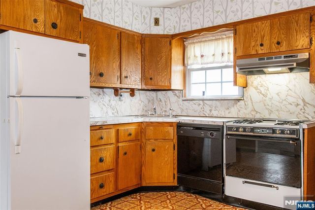 15 Passaic Avenue, Woodland Park, NJ 07424