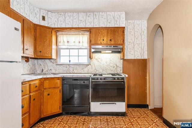 15 Passaic Avenue, Woodland Park, NJ 07424