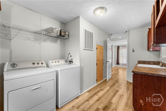 1093 Lawrence Church Road, Pembroke, GA 31321