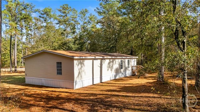 1093 Lawrence Church Road, Pembroke, GA 31321