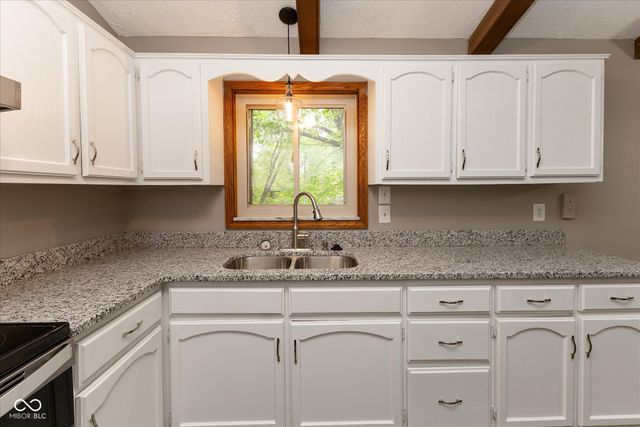 8203 Laura Lynne Lane, Indianapolis, IN 46217