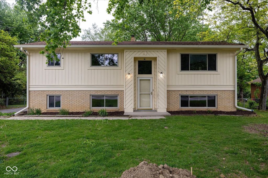 8203 Laura Lynne Lane, Indianapolis, IN 46217