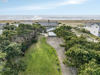 26580 BEACH Dr, Rockaway Beach, OR 97136