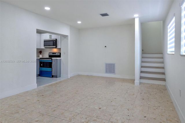 424 W 13th Street, Hialeah, FL 33010